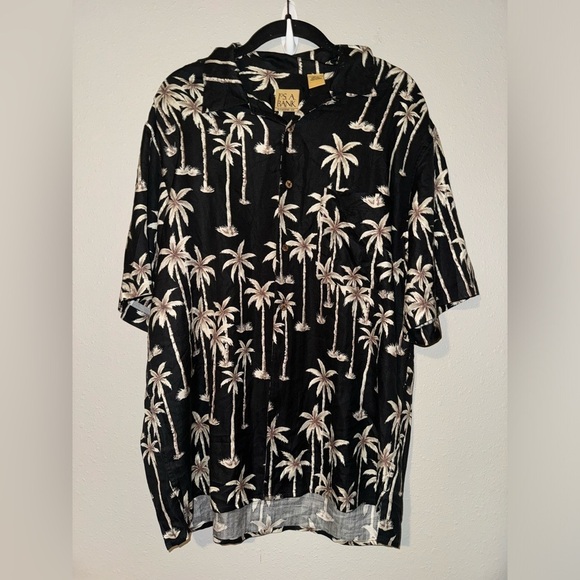 Jos. A. Bank Other - Jos A Bank Palm Silk Button Up Medium